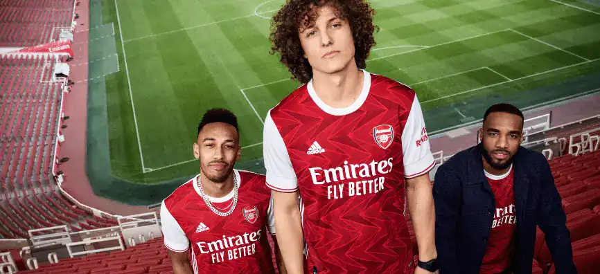 Arsenal voetbalshirt met Emirates als shirtsponsor