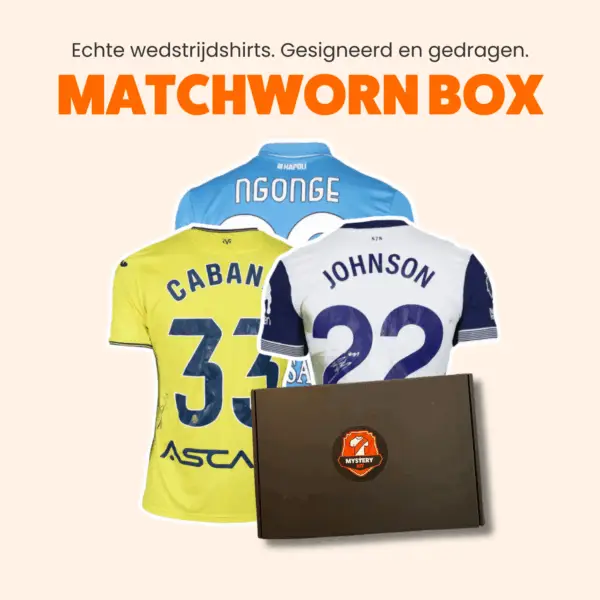 Gesigneerde wedstrijdgedragen voetbalshirts van profspelers, verpakt in de Matchworn Box van Mystery Kit.