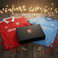 mystery voetbalshirt box als kerstcadeau voor voetbalfans met feestelijke sfeer